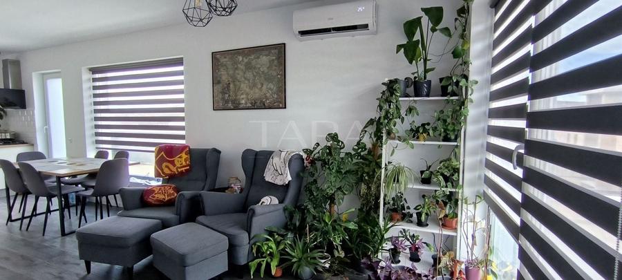 Penthouse cu 3 camere semidecomandat, mobilat în Florești