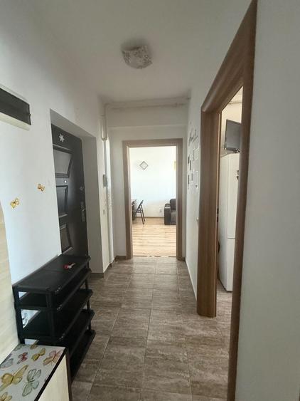 Apartament cu 2 camere decomandat în Roșu