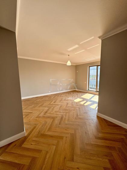Apartament cu 3 camere decomandat în Aviației