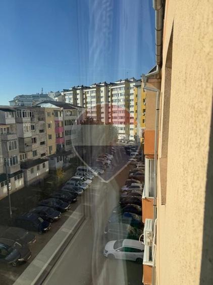 Apartament cu 3 camere decomandat, mobilat în Traian