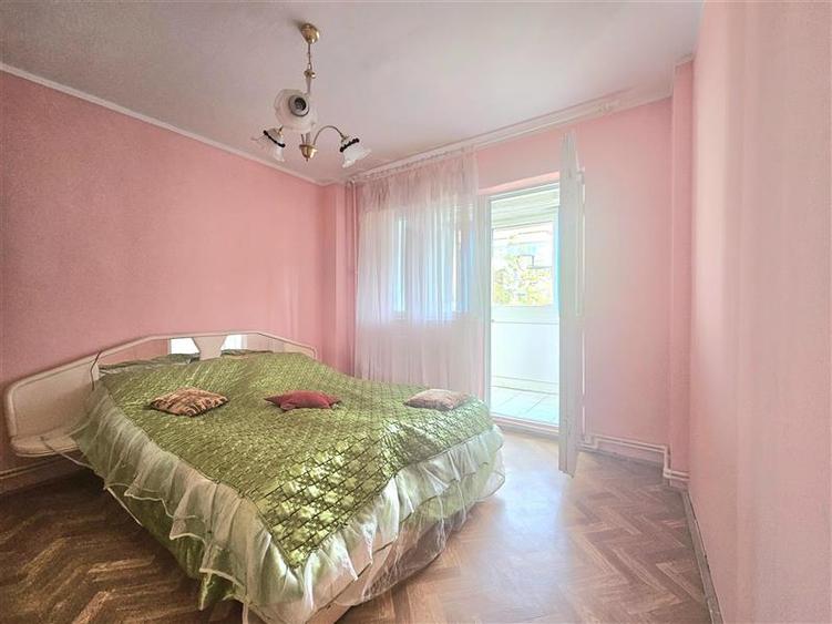 Apartament cu 3 camere decomandat în Alexandru cel Bun