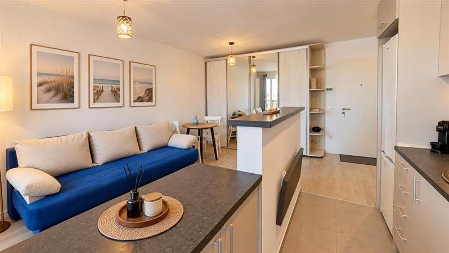 Apartament cu 2 camere decomandat, mobilat în Tractorul