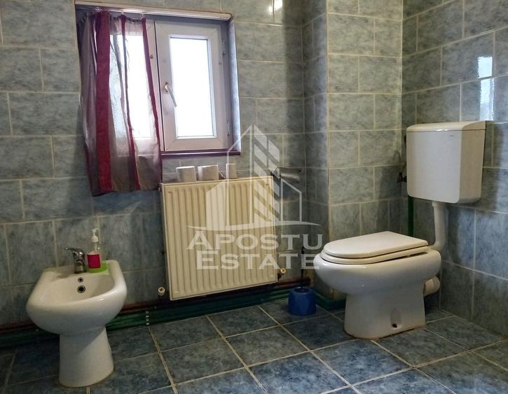 Casă individuală cu 20 camere cu Canalizare în Central