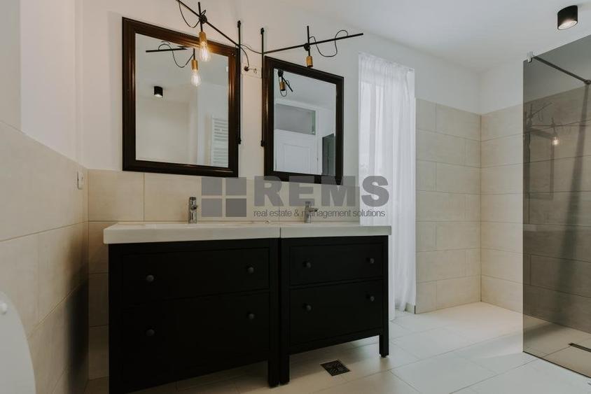 Apartament cu 3 camere semidecomandat, mobilat în Central