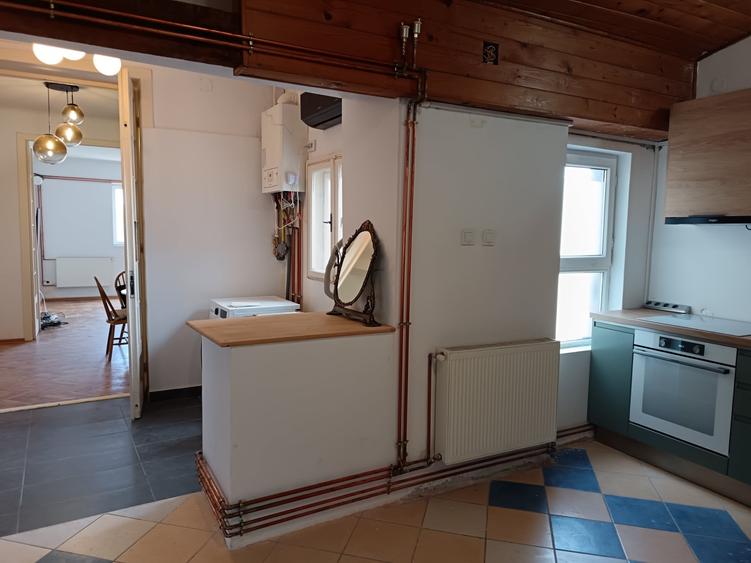 Apartament cu 3 camere decomandat, mobilat în Cișmigiu