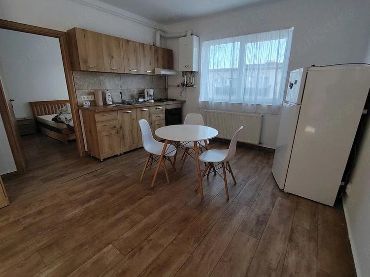 Apartament cu 3 camere semidecomandat în Florești