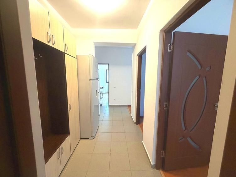 Apartament cu 3 camere decomandat, mobilat în Sisești