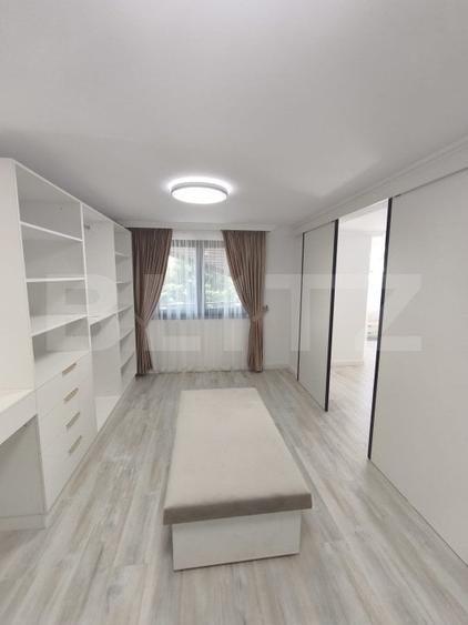 Casă individuală cu 6 camere cu Canalizare în Central