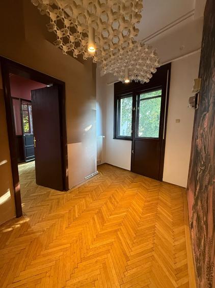 Apartament cu 4 camere semidecomandat în Primăverii