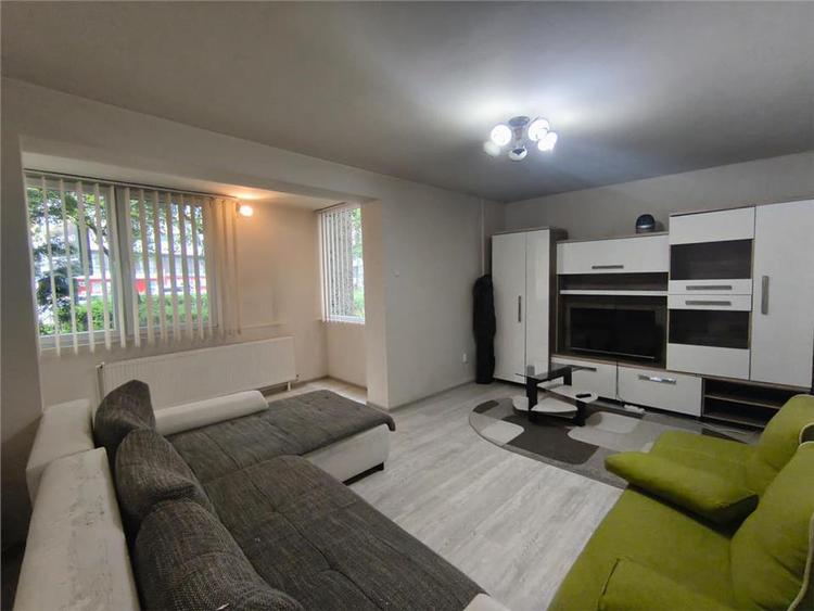 Apartament cu 3 camere decomandat, mobilat în Tudor