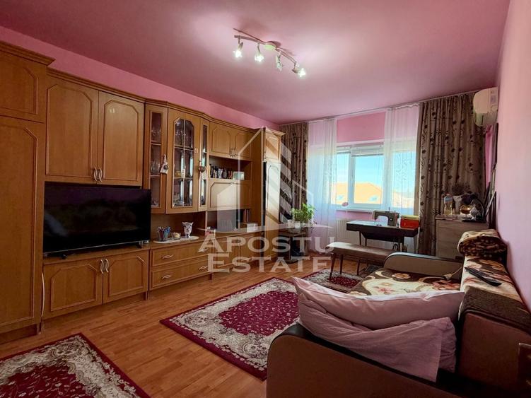 Apartament cu 3 camere decomandat, mobilat în Girocului