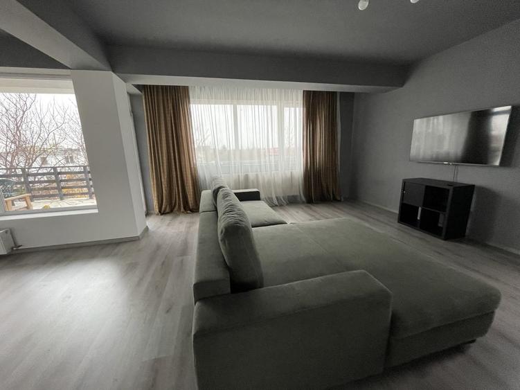 Apartament cu 3 camere decomandat în Cârcea