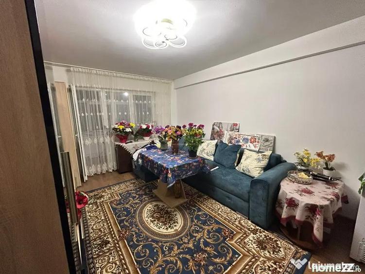 Apartament cu 3 camere decomandat în Podul de Piatră