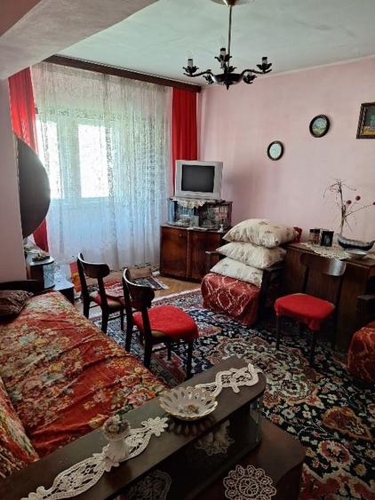 Apartament cu 4 camere decomandat, mobilat în Central