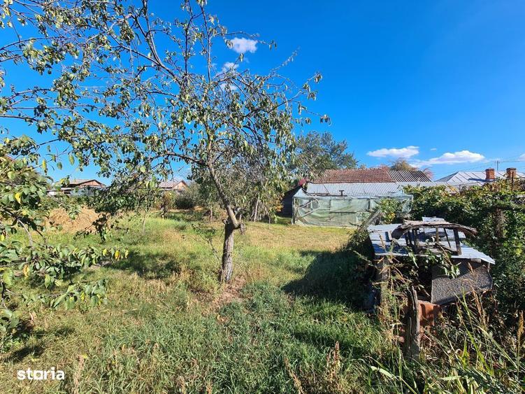 Casa cu 3 camere ?i curte mare, 37000 EUR - 2