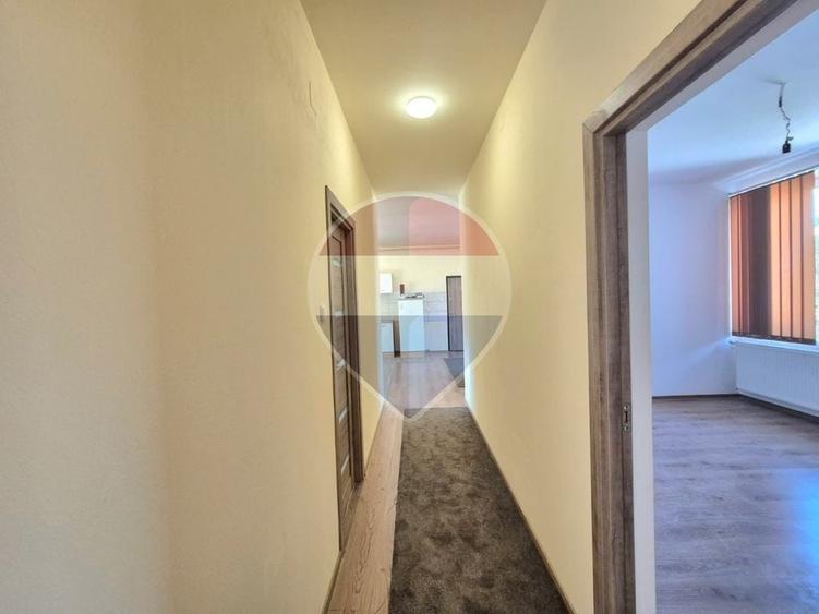 Apartament cu 3 camere, la prima închiriere, în zona centrală - 10