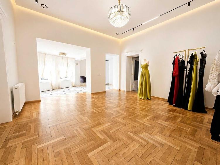 Casă cu 4 camere cu Teren 400 Mp în Central