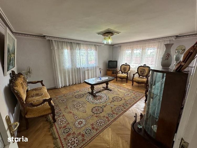 Casă cu 5 camere cu Teren 757 Mp în Poiana