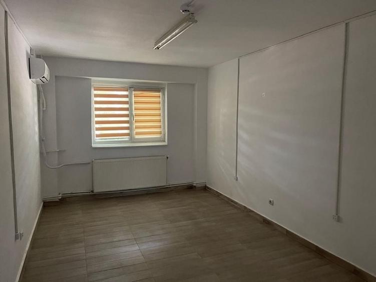 Spațiu comercial, de 1,704 mp, în Exterior Vest