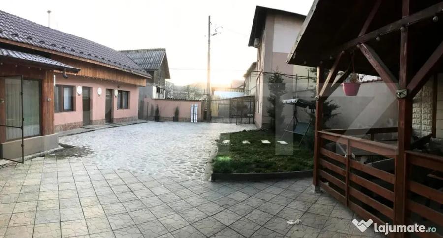 Casă cu 7 camere cu Teren 400 Mp în Central