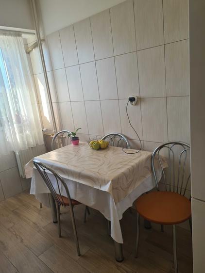 Apartament cu 2 camere semidecomandat în Rahova