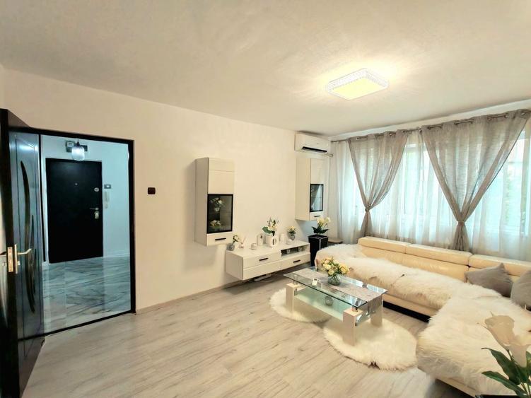 Apartament cu 3 camere semidecomandat, mobilat în Complex Studențesc