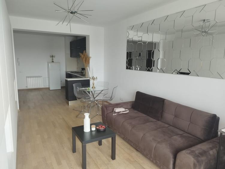 Apartament cu 2 camere semidecomandat în Băneasa