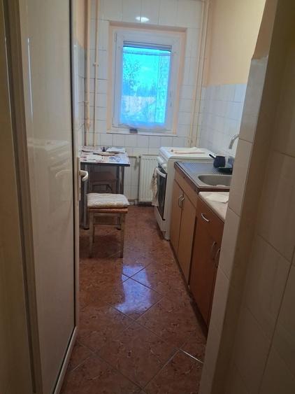 Apartament cu 3 camere semidecomandat în Albina