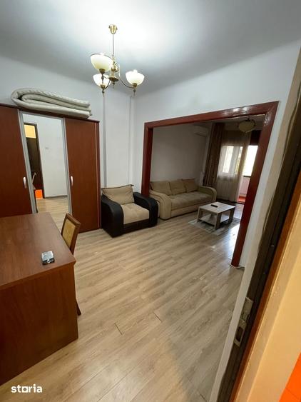 Garsonieră decomandată în Decebal