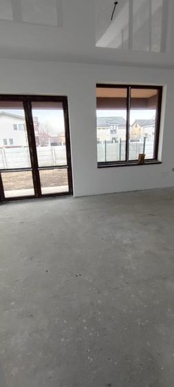 Duplex cu 4 camere cu Teren 300 Mp în Domnești