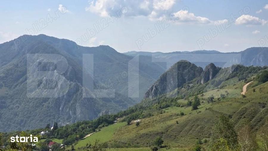 Teren de 4000 mp, în Râmeț