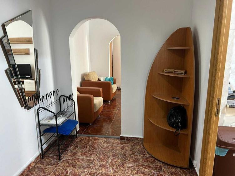 Apartament cu 3 camere semidecomandat în Iancului