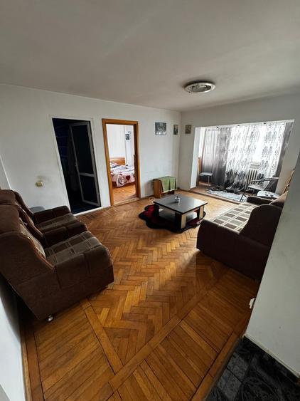 Apartament cu 3 camere semidecomandat în Central