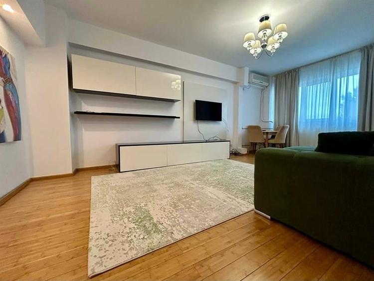 Apartament cu 3 camere decomandat în Dorobanți