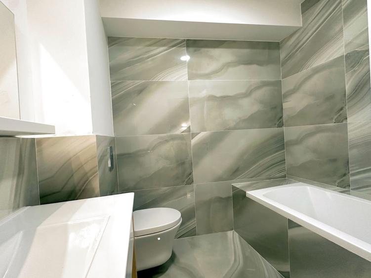 Apartament cu 3 camere decomandat în Polonă