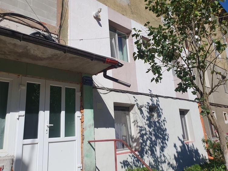 Apartament cu 2 camere decomandat în Exterior Vest