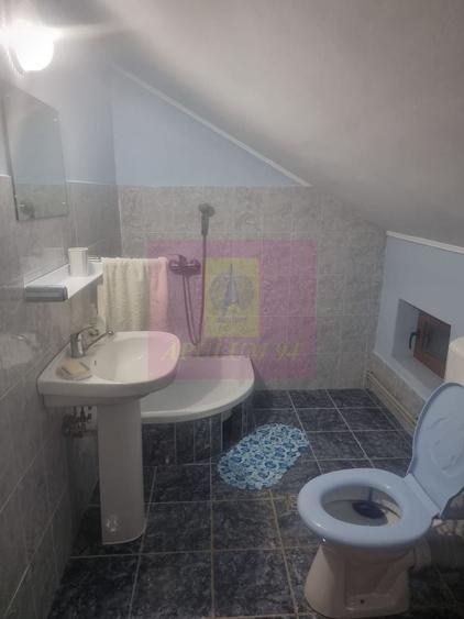 Casă individuală cu 7 camere cu Canalizare în Islaz
