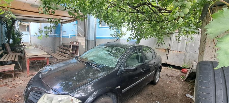 Casă cu 8 camere cu Teren 252 Mp în Mihai Bravu