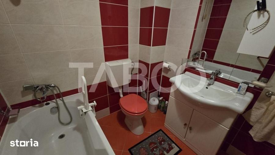 Apartament cu 3 camere decomandat în Est