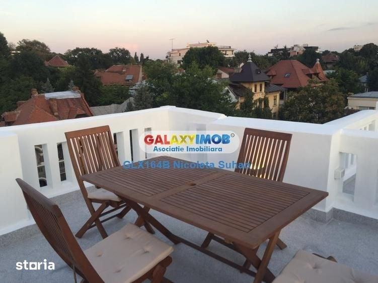 Casă cu 8 camere cu Teren 350 Mp în Aviatorilor