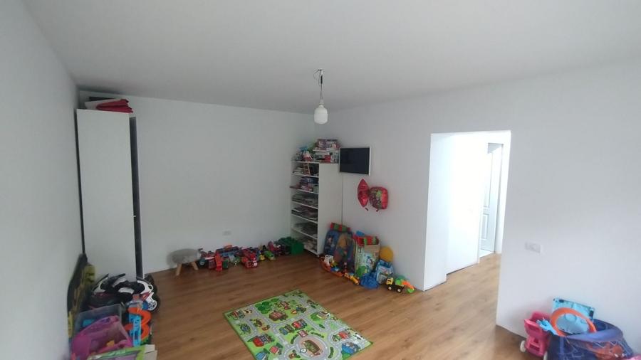 Casă individuală cu 5 camere cu Canalizare în Coiciu