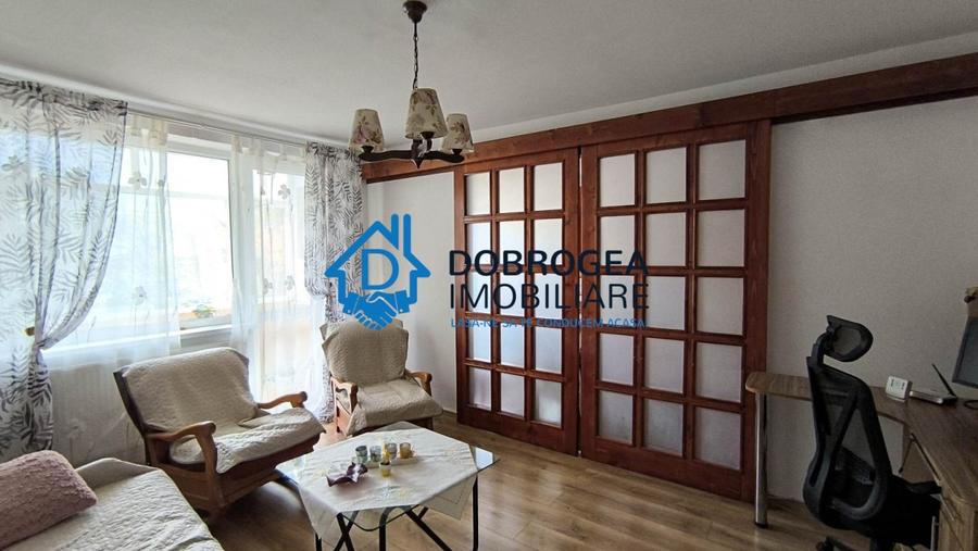 Apartament cu 3 camere semidecomandat, mobilat în 23 August