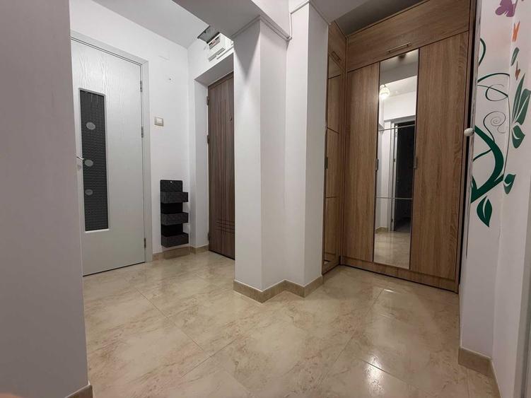 Apartament cu 3 camere semidecomandat în Central