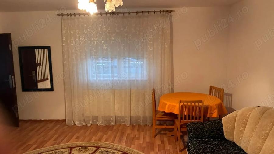 Apartament cu 4 camere semidecomandat în Vișan