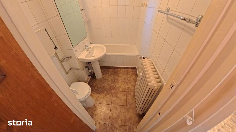 Apartament cu 3 camere semidecomandat în Titan