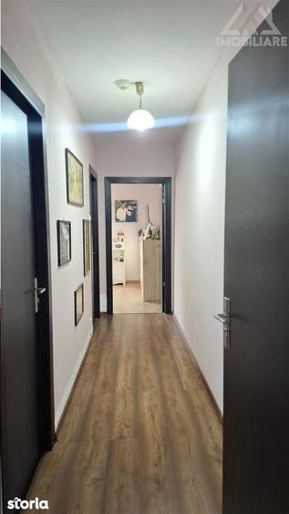 Apartament cu 3 camere semidecomandat în Central