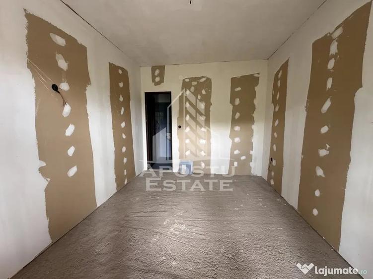 Casă cu 7 camere cu Teren 1100 Mp în Fărcădin