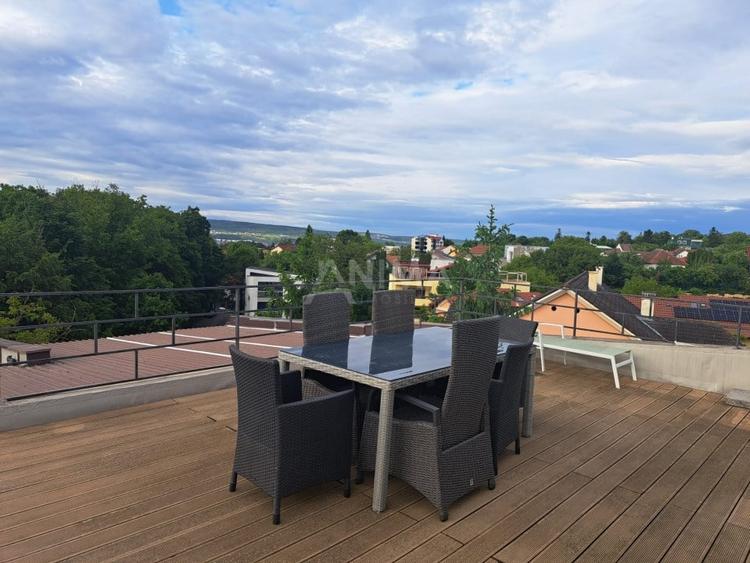 Apartament cu 3 camere decomandat, mobilat în Zorilor