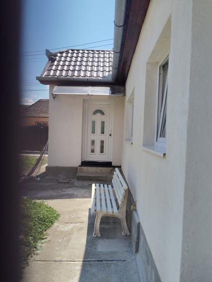 Casă cu 3 camere în Vânători