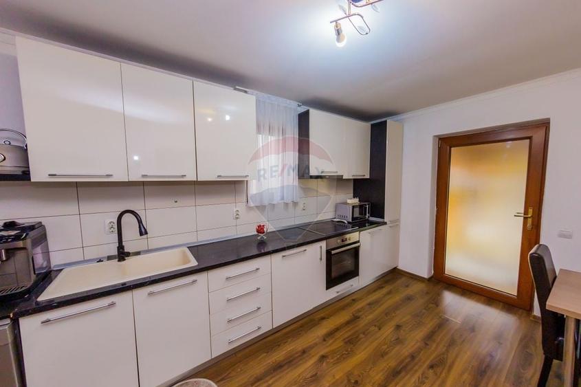 Casă individuală cu 4 camere cu Teren 2900 Mp în Colțirea